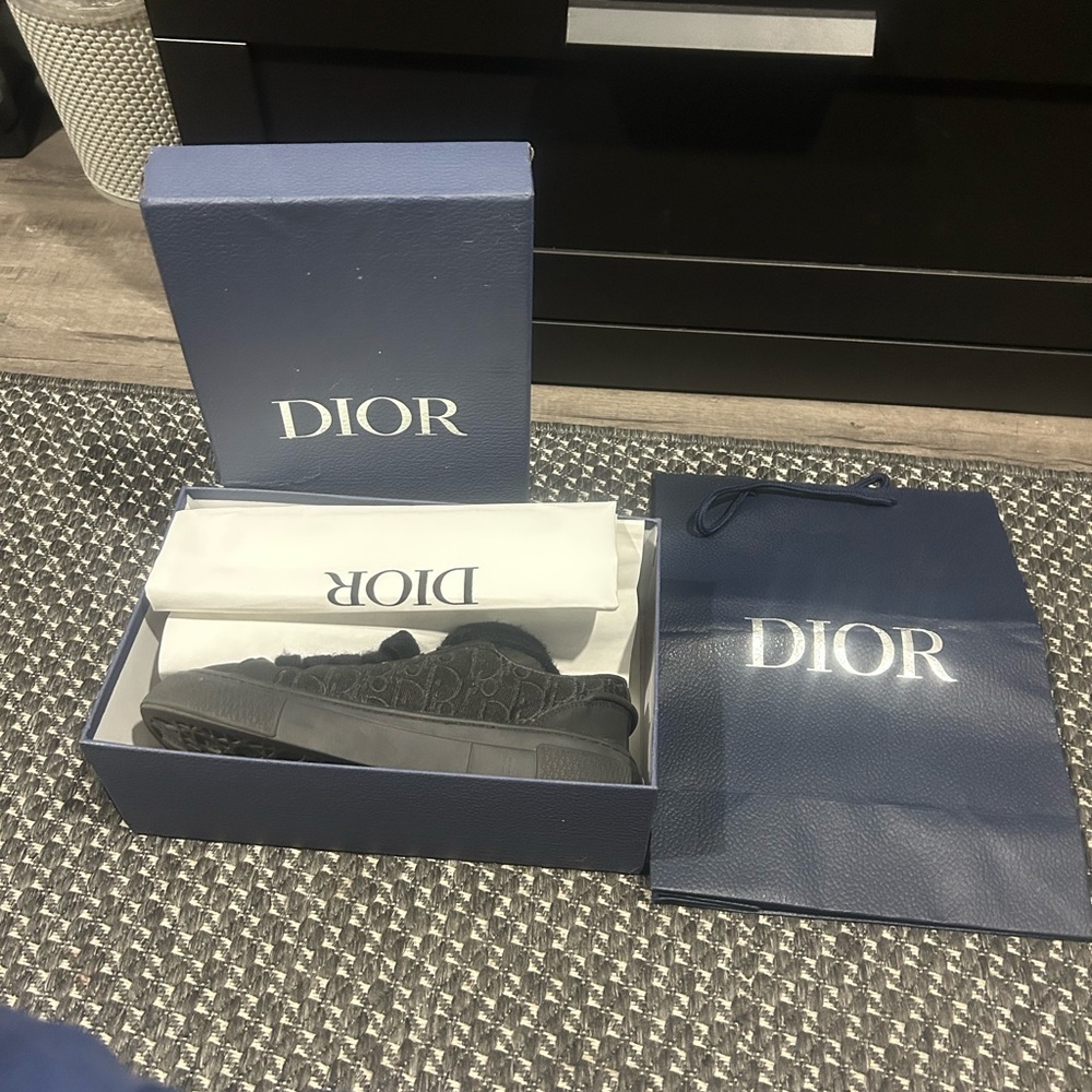 Black Dior B33